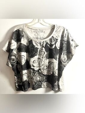 Altru Oversized Black Gray Floral Crop Top Size M Medium